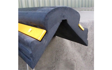 A095 Rubber Corner Protector 2500x100x100mm