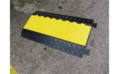 A223 Hose and Cable Ramp  590x80x960mm for 35mm