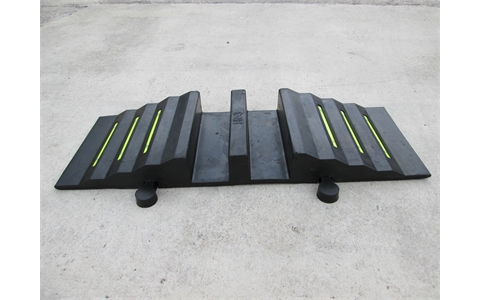 A226 Hose and Cable Ramp 850x300x84mm for 70mm 