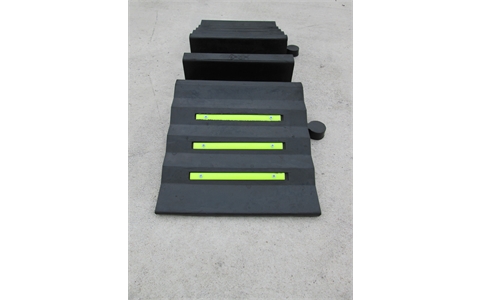 A226 Hose and Cable Ramp 850x300x84mm for 70mm 