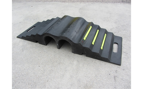 A228 Hose and Cable Ramp 840x300x125mm for 100mm