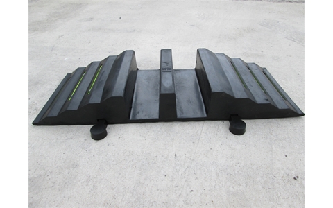 A229 Hose and Cable Ramp 820x310x102mm for 100mm