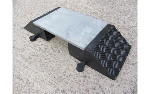 A233 Hose and Cable Ramp 810x290x120mm for 105mm