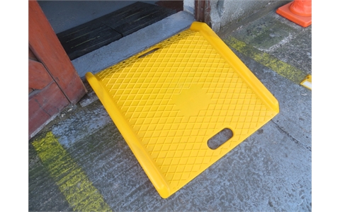 A273 Kerb Ramp 690x690x50mm