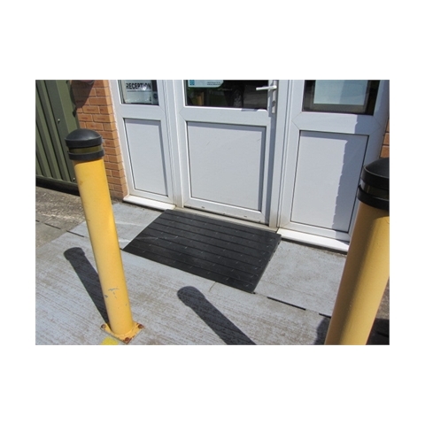 A325 Kerb Ramp 1070x610x65mm